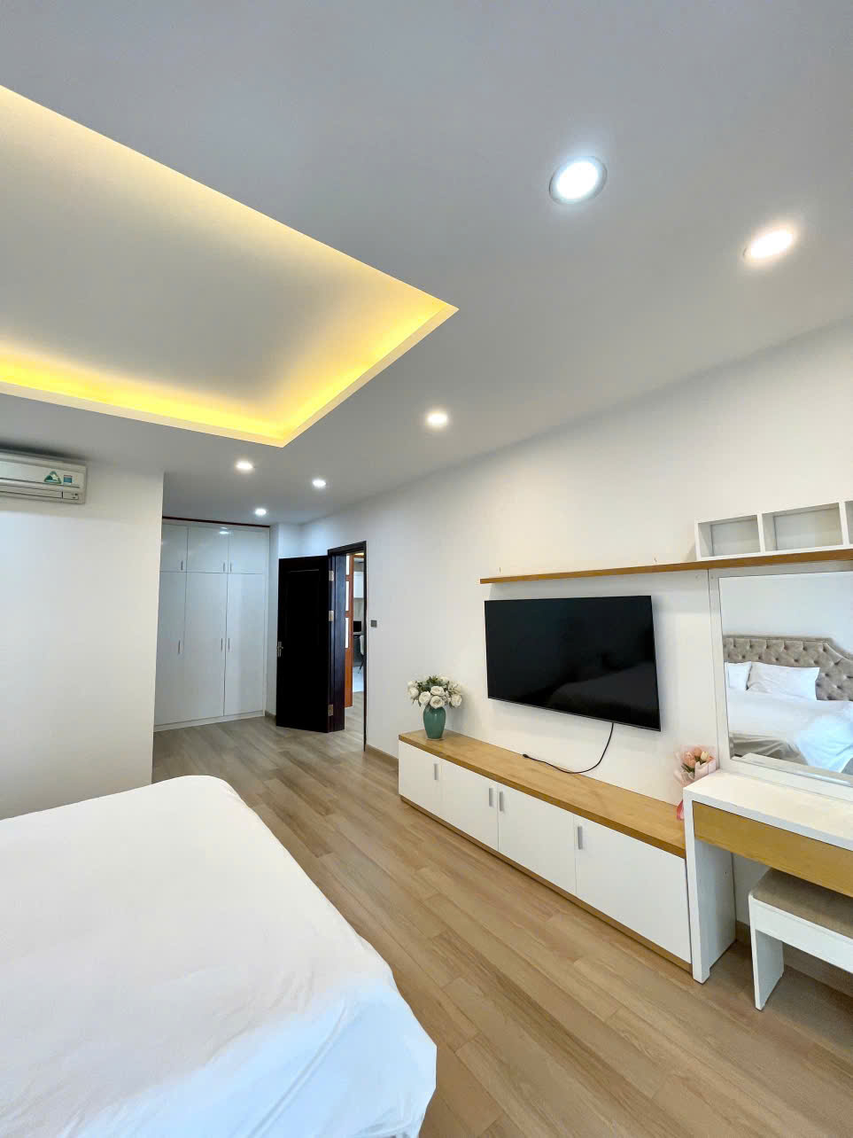 Cho thuê Homestay 4 Phòng Ngủ tại Times City
